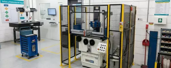 Robot industrial para automatización de procesos productivos